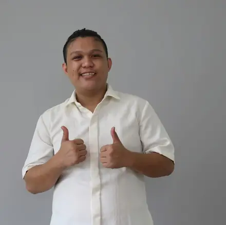 Francis Marc Uy, founder of LocalPulse SEO, smiling with two thumbs up